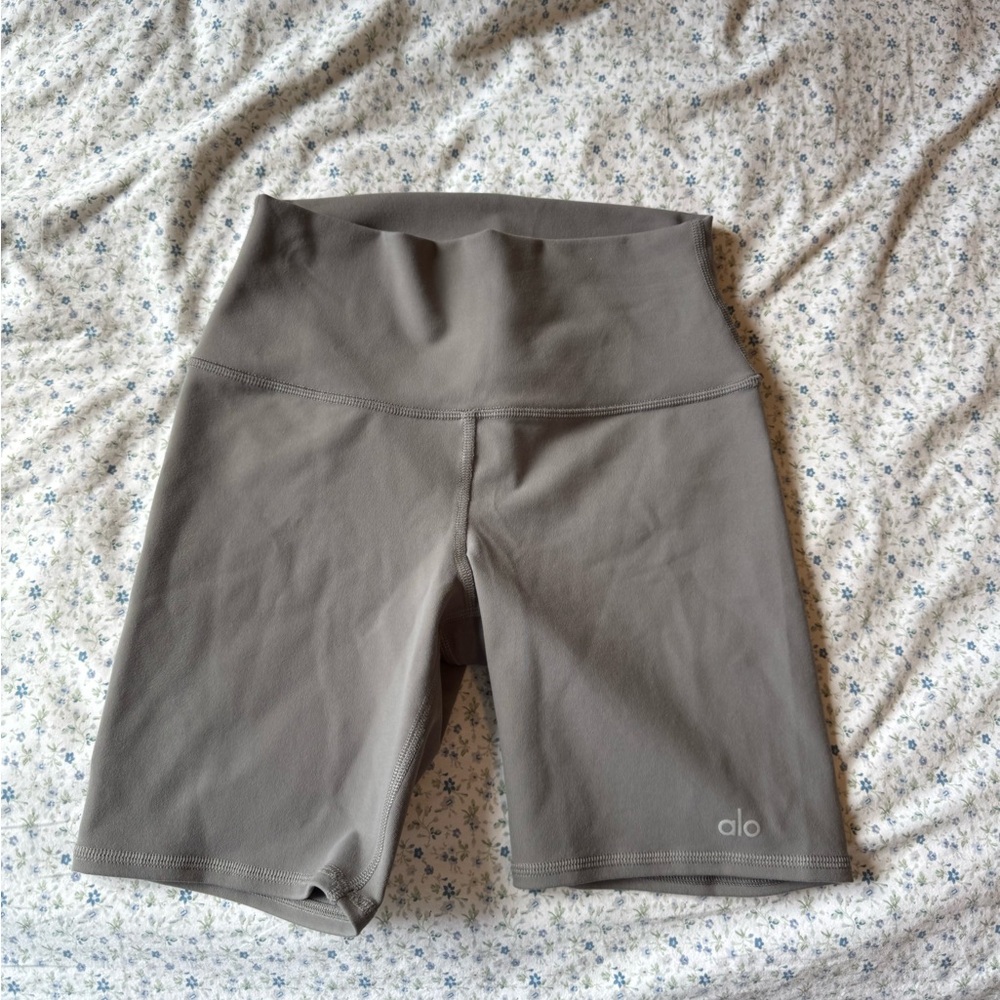 Alo yoga bike shorts!